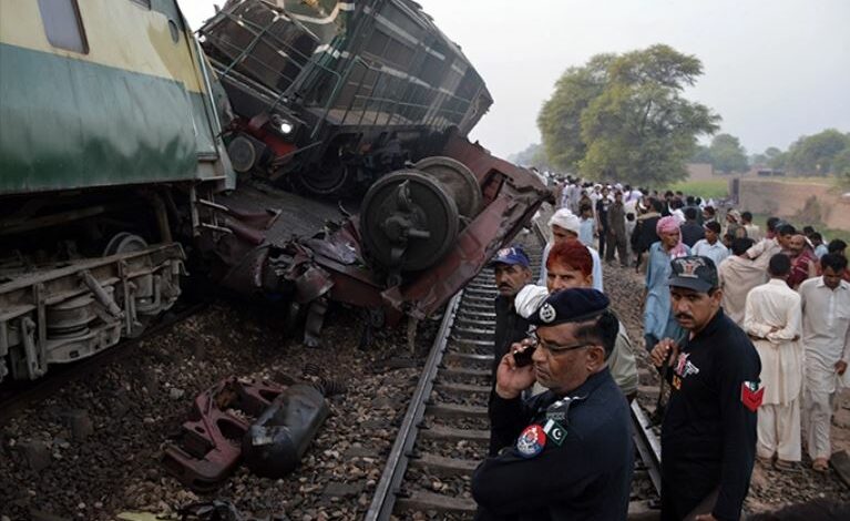 باكستان : أكثر من 30 قتيلا في اصطدام قطارين 