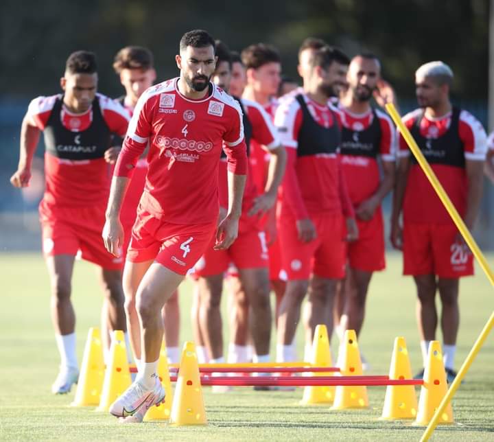 تشكيلة المنتخب ضد الجزائر 