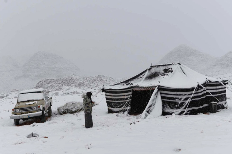 الثلوج تكسو السعودية