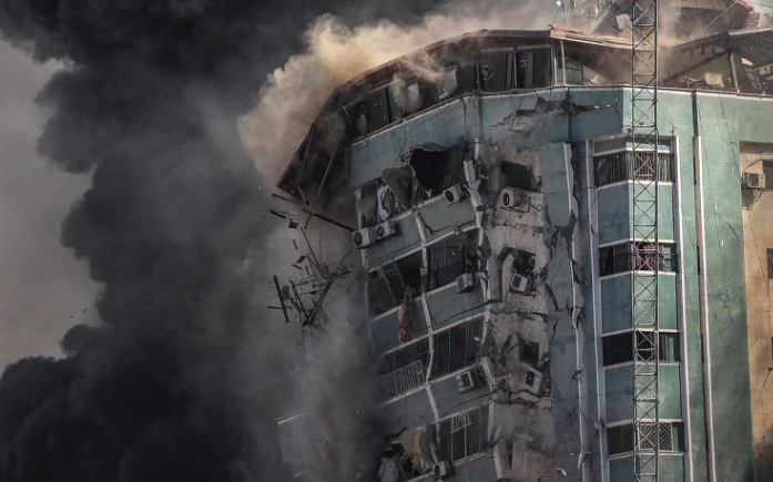 غزة : 12 شهيدا وأكثر من 50 جريحا